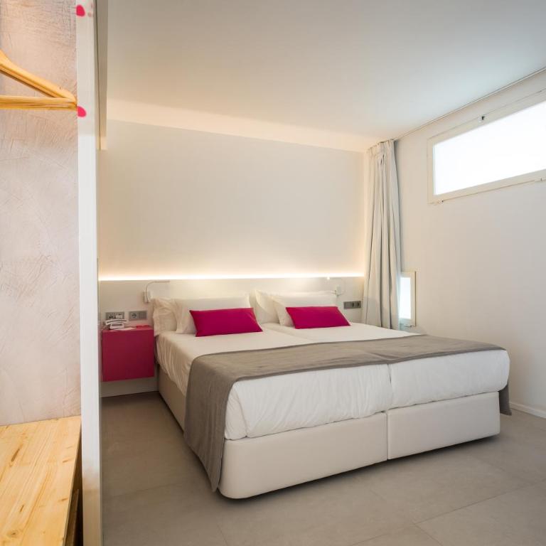 One Ibiza Suites - Suite Junior con vistas parciales al mar - 1