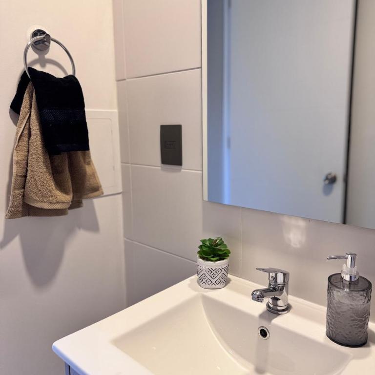 Departamento a pasos del Metro y Estado Nacional - Two-Bedroom Apartment - 13