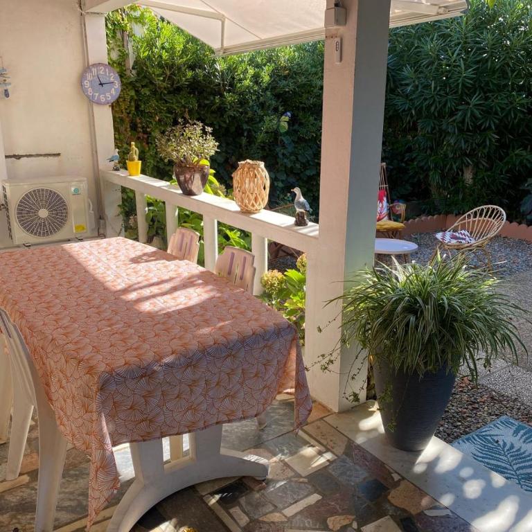 Maison proche de la mer très bien équipée avec climatisation - Maison 2 Chambres - 2