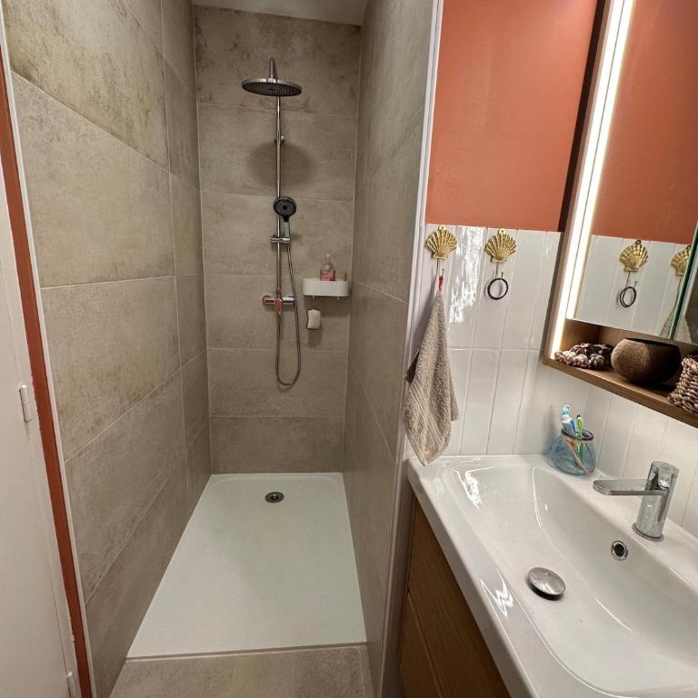 Maison proche de la mer très bien équipée avec climatisation - Maison 2 Chambres - 10
