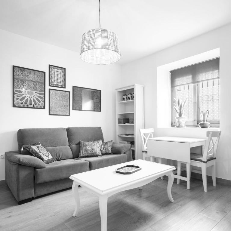 Warm Light of Albayzin - Free Parking 15 min away - Two-Bedroom Apartment - 48