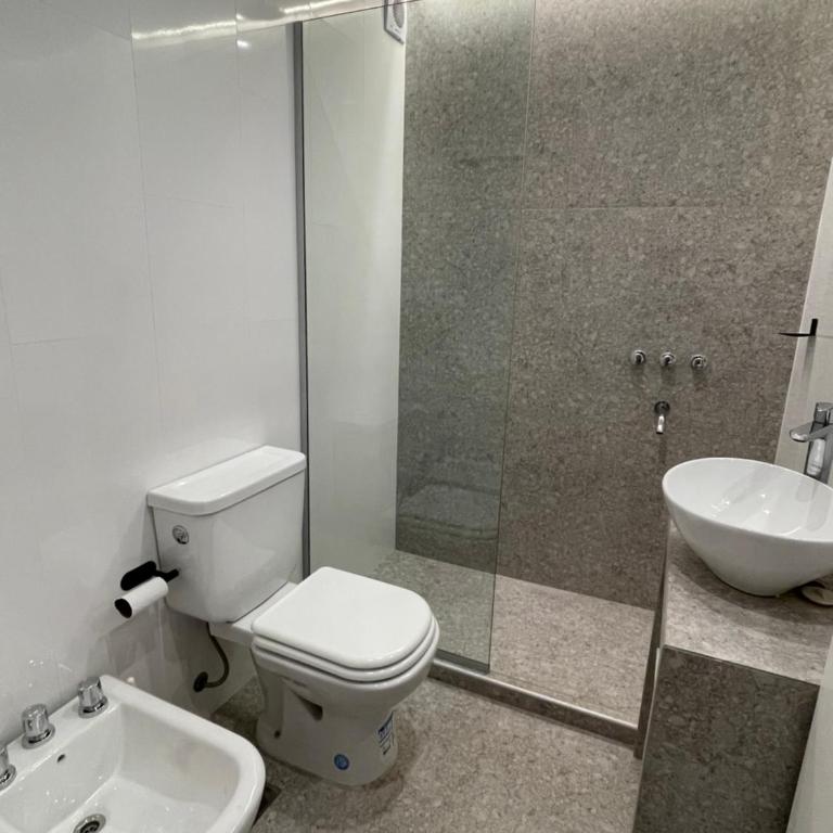 Depto reciclado a nuevo, súper tranquilo, frente a Plaza Colón - One-Bedroom Apartment - 9