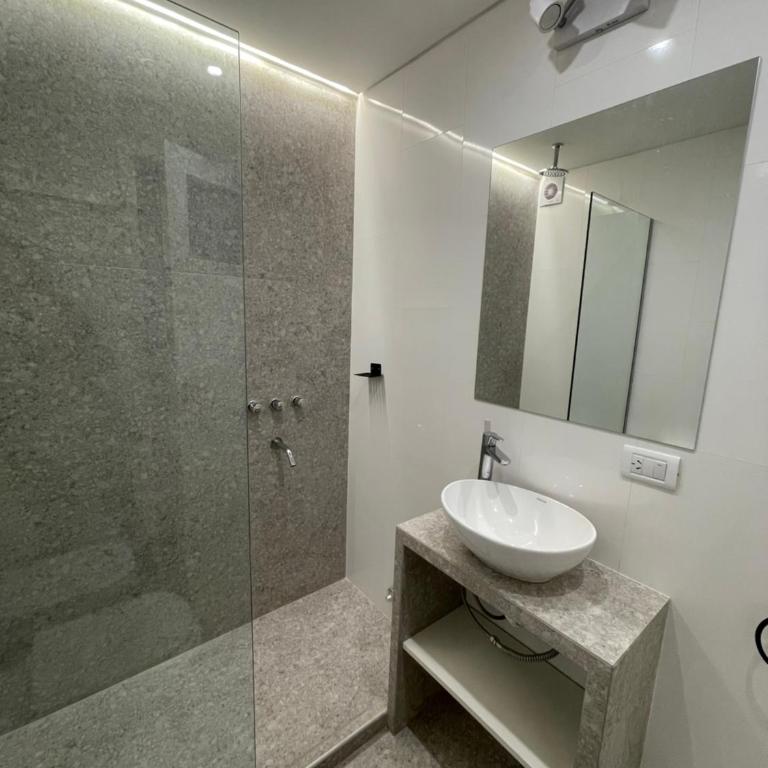 Depto reciclado a nuevo, súper tranquilo, frente a Plaza Colón - One-Bedroom Apartment - 11