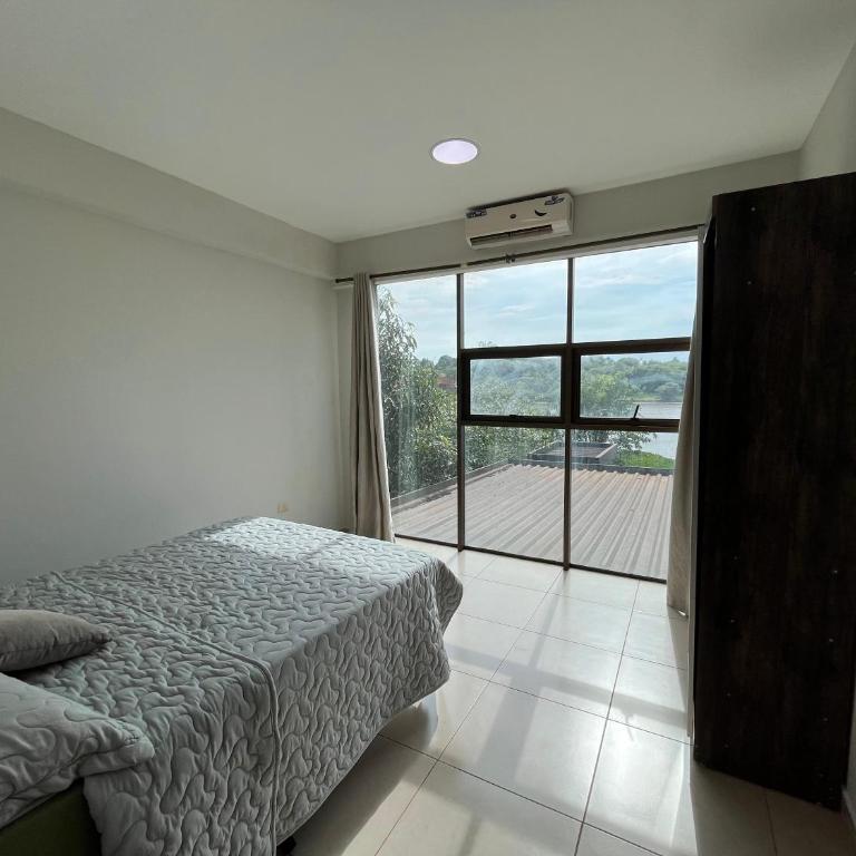 Casa Sobre El Lago - Three-Bedroom House - 8