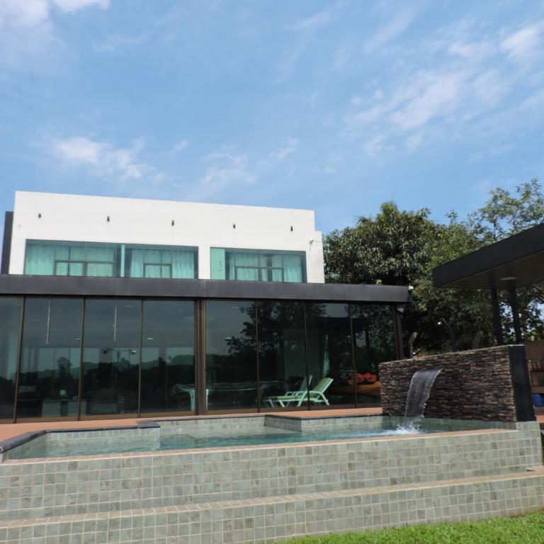 Casa Sobre El Lago - Three-Bedroom House - 39
