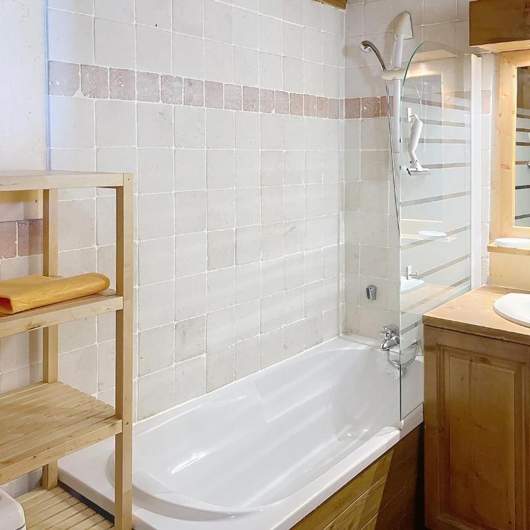 Chalet Duplex au Cœur de la Station avec Balcon et Parking - Appartement 3 Chambres - 12