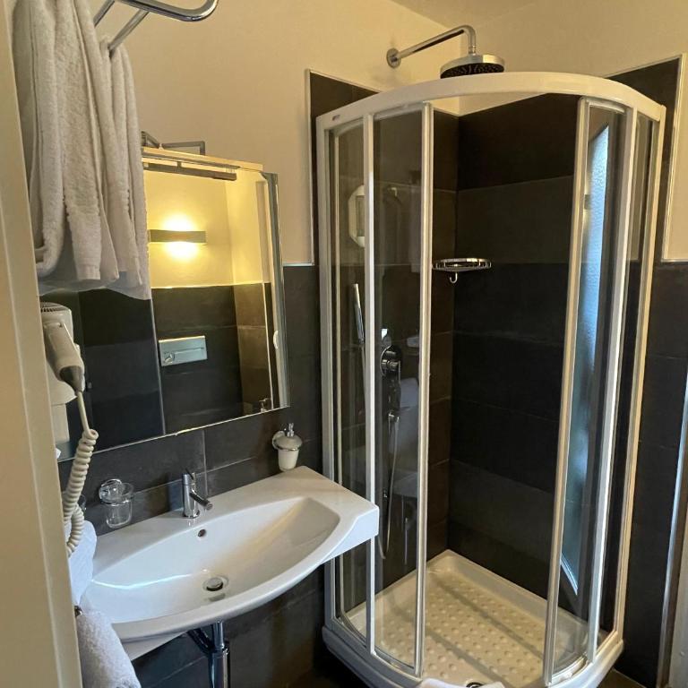 Hotel Europe Brig - Deluxe Doppelzimmer - 18