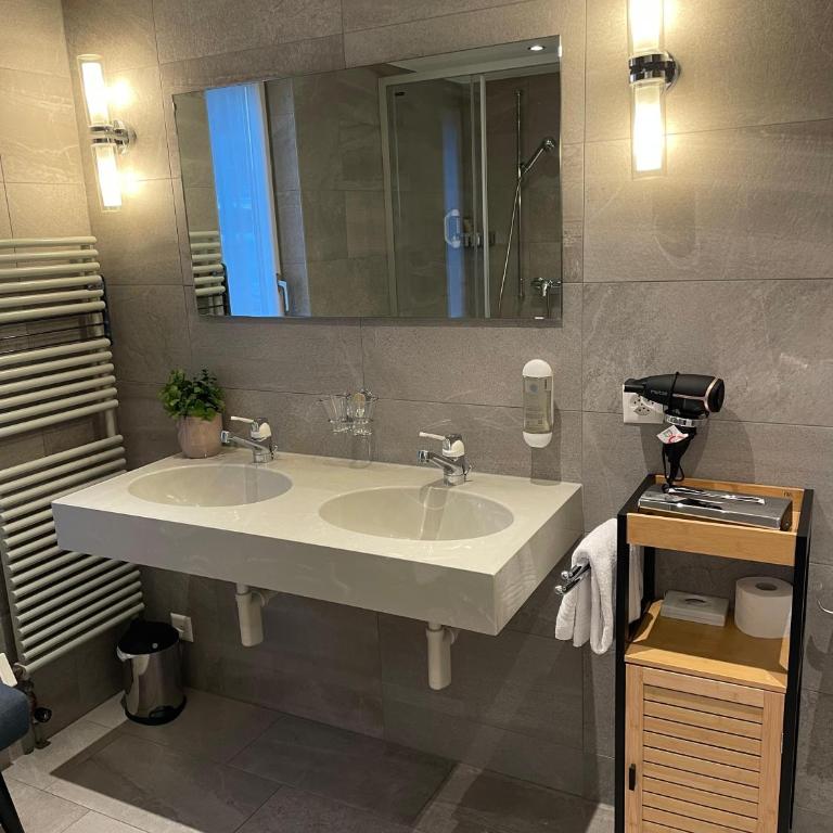 Hotel Europe Brig - Deluxe Doppelzimmer - 16