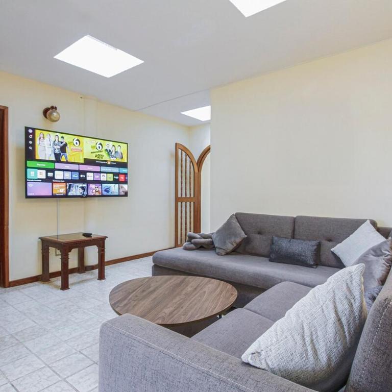 Spacious and Central Apartment in Guadalajara 3 Bedrooms - Three-Bedroom Apartment - 2