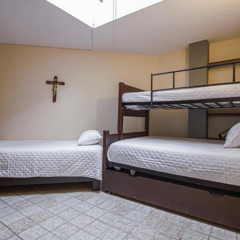 Spacious and Central Apartment in Guadalajara 3 Bedrooms - Three-Bedroom Apartment - 3