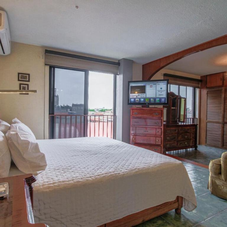 Spacious and Central Apartment in Guadalajara 3 Bedrooms - Three-Bedroom Apartment - 17