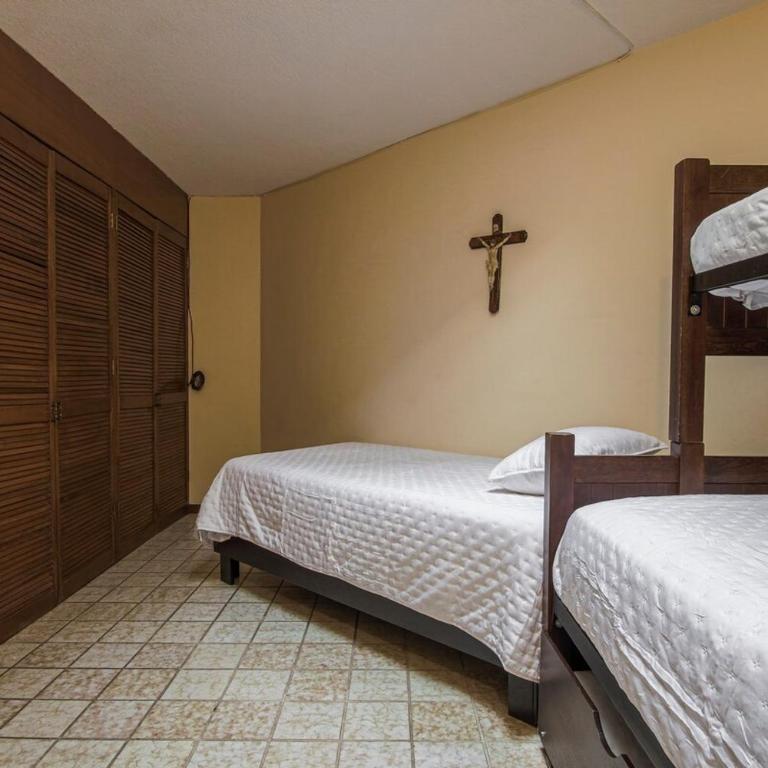 Spacious and Central Apartment in Guadalajara 3 Bedrooms - Three-Bedroom Apartment - 25