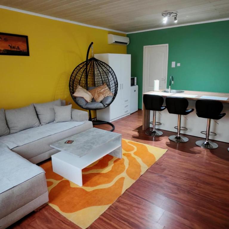 City Apartman - One-Bedroom Apartment - 1