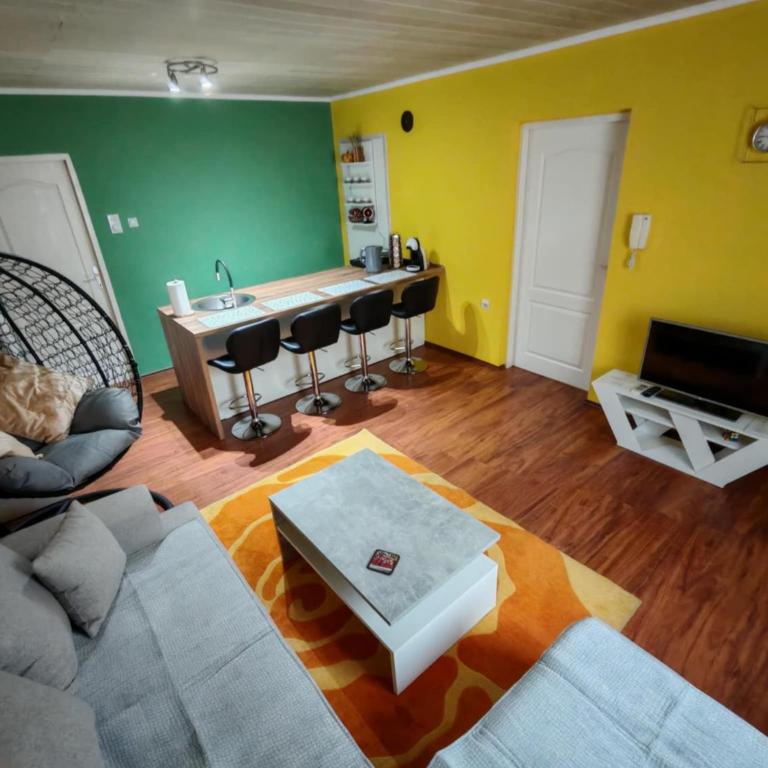 City Apartman - One-Bedroom Apartment - 4