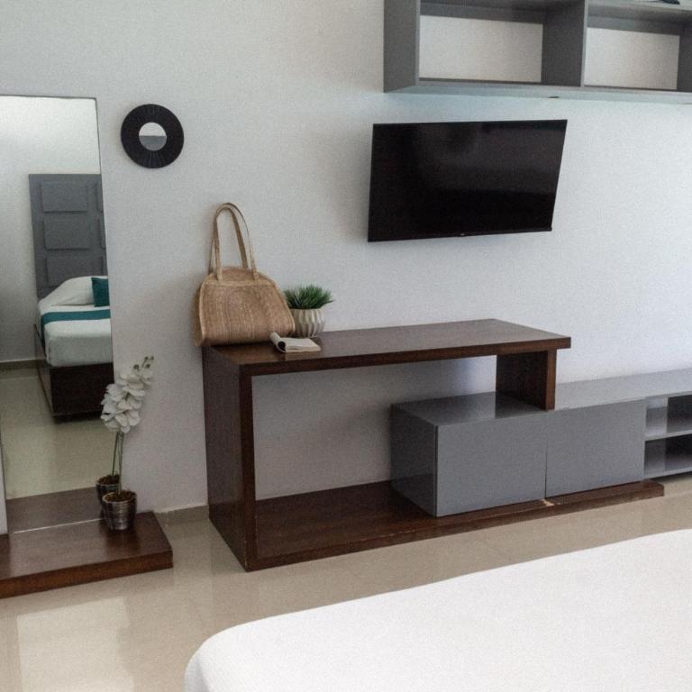 Naia Mar - Standard Studio - 4