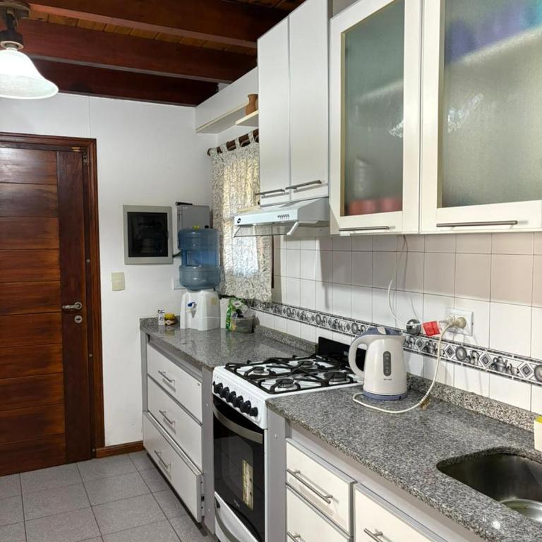 Chalet con Piscina exclusiva en el centro de Mar de las Pampas - Casa de 6 dormitorios - 8