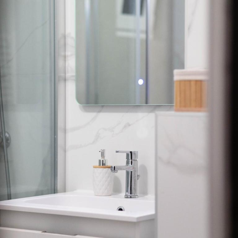 Aurelio Centar Apartment with Balcony and Free parking - One-Bedroom Apartment - 26