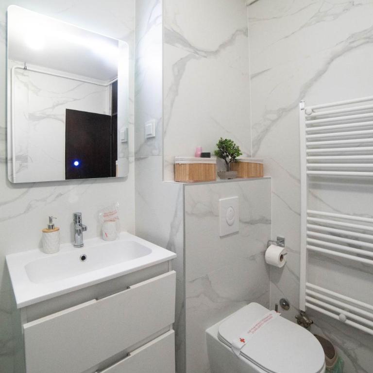 Aurelio Centar Apartment with Balcony and Free parking - One-Bedroom Apartment - 3
