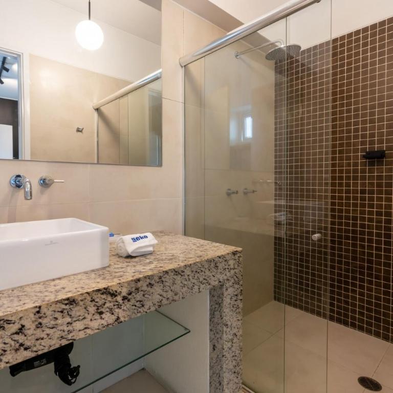 Oceanfront 2BR on Miraflores Malecón Rooftop Pool & BBQ - Two-Bedroom Apartment - 5