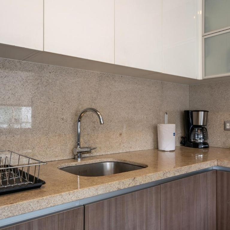 Oceanfront 2BR on Miraflores Malecón Rooftop Pool & BBQ - Two-Bedroom Apartment - 24