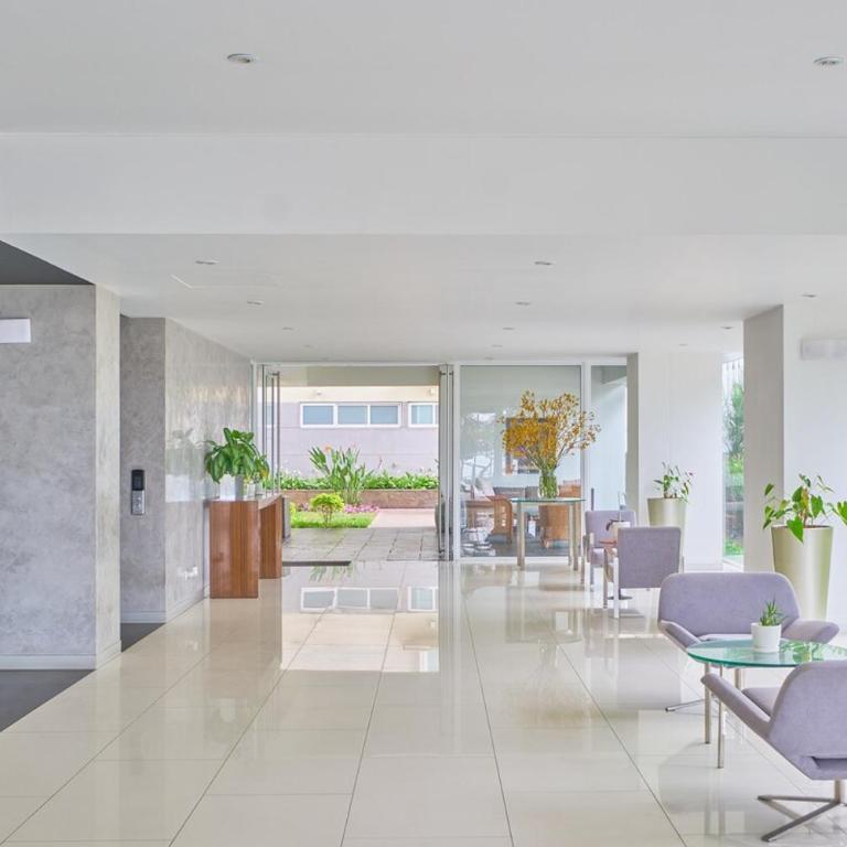 Oceanfront 2BR on Miraflores Malecón Rooftop Pool & BBQ - Two-Bedroom Apartment - 25