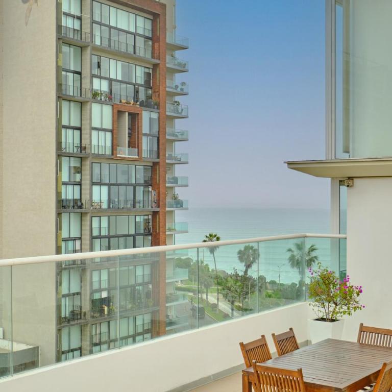 Oceanfront 2BR on Miraflores Malecón Rooftop Pool & BBQ - Two-Bedroom Apartment - 28