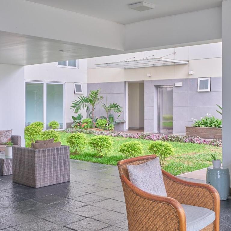 Oceanfront 2BR on Miraflores Malecón Rooftop Pool & BBQ - Two-Bedroom Apartment - 31