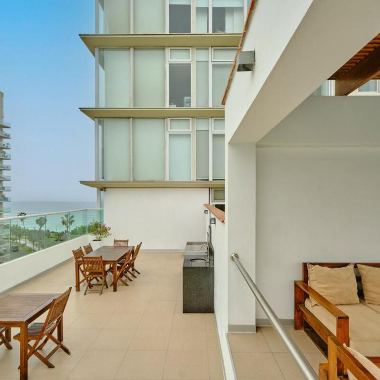 Oceanfront 2BR on Miraflores Malecón Rooftop Pool & BBQ - Two-Bedroom Apartment - 37