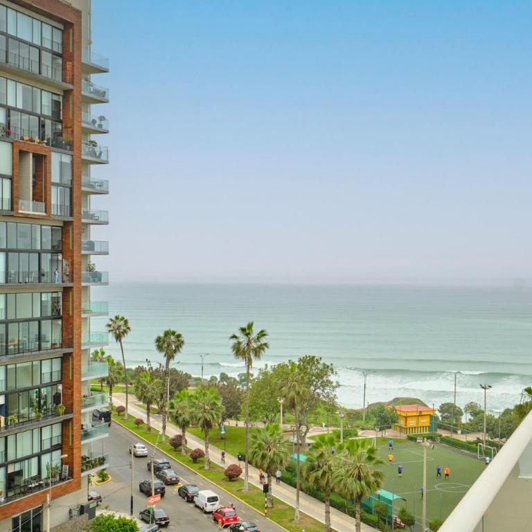 Oceanfront 2BR on Miraflores Malecón Rooftop Pool & BBQ - Two-Bedroom Apartment - 60