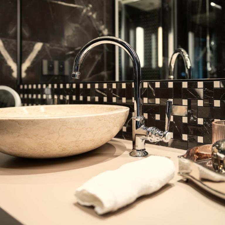 Villa Emilia - Suites de prestige au coeur de Nancy - Suite Deluxe - 3