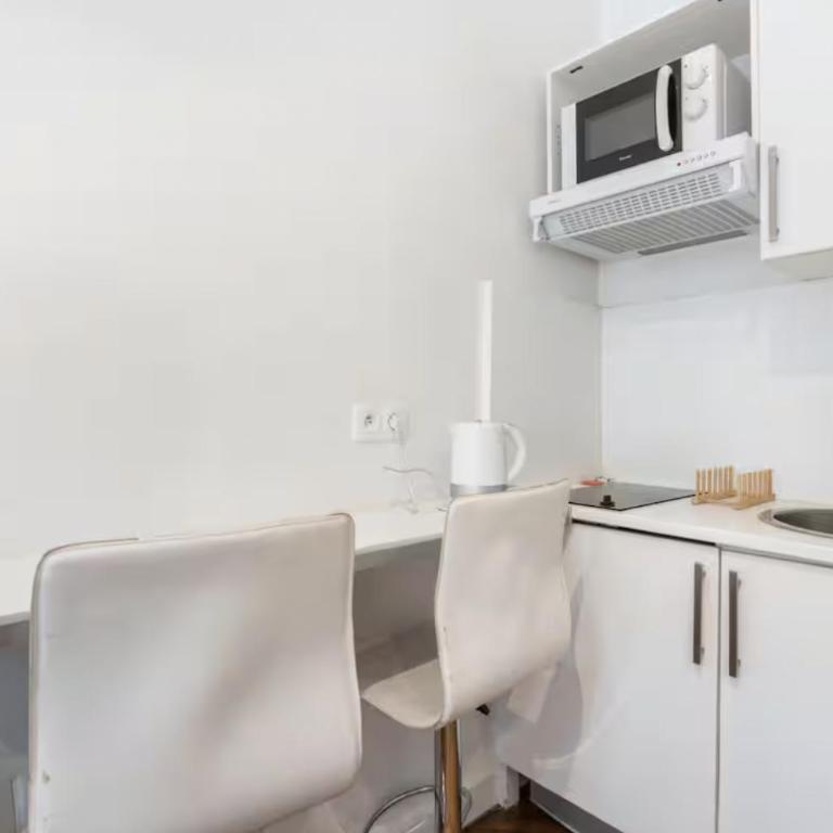 Superbe Studio a 5 mn de la TOUR EIFFEl à PIED IDEAL Touristes et professionnel moins 15pourcents sur les longs séjours - Appartement 1 Chambre - 7