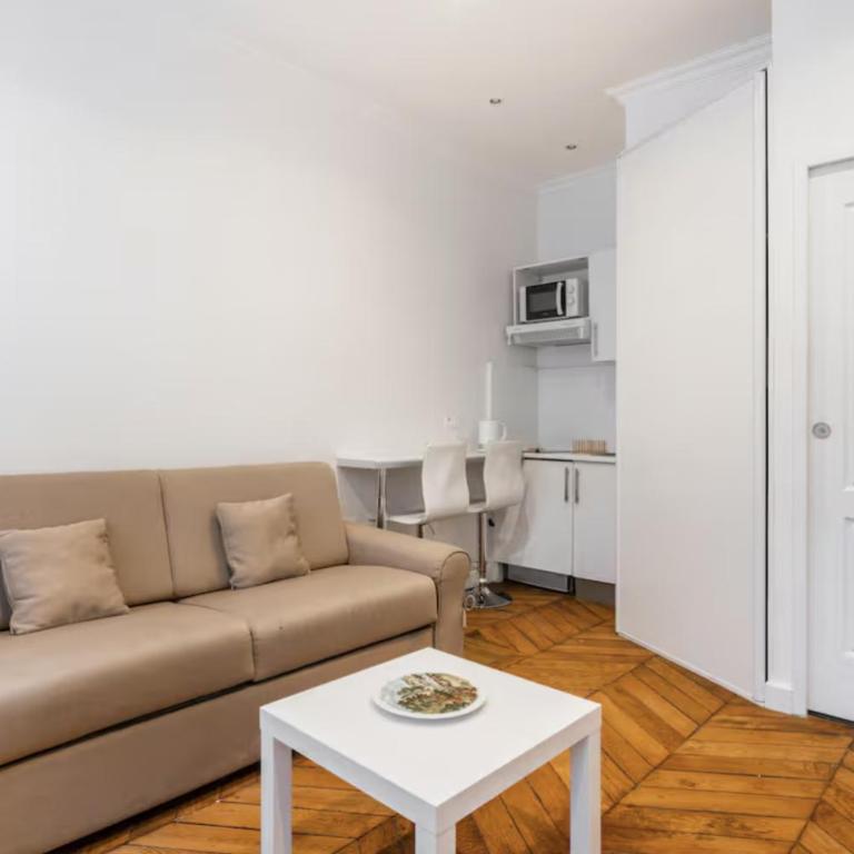 Superbe Studio a 5 mn de la TOUR EIFFEl à PIED IDEAL Touristes et professionnel moins 15pourcents sur les longs séjours - Appartement 1 Chambre - 8