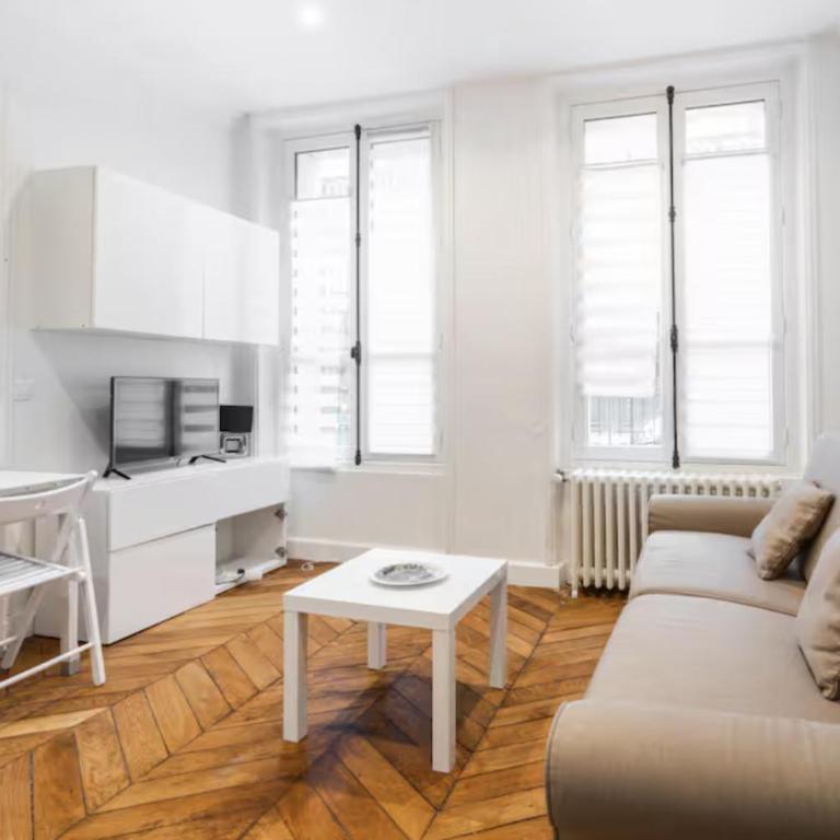 Superbe Studio a 5 mn de la TOUR EIFFEl à PIED IDEAL Touristes et professionnel moins 15pourcents sur les longs séjours - Appartement 1 Chambre - 2