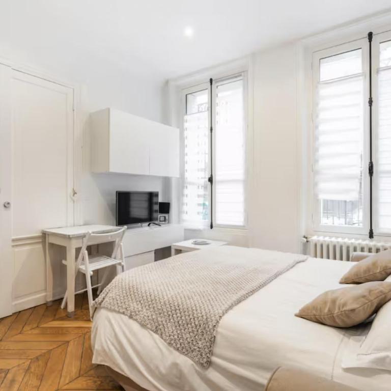 Superbe Studio a 5 mn de la TOUR EIFFEl à PIED IDEAL Touristes et professionnel moins 15pourcents sur les longs séjours - Appartement 1 Chambre - 3