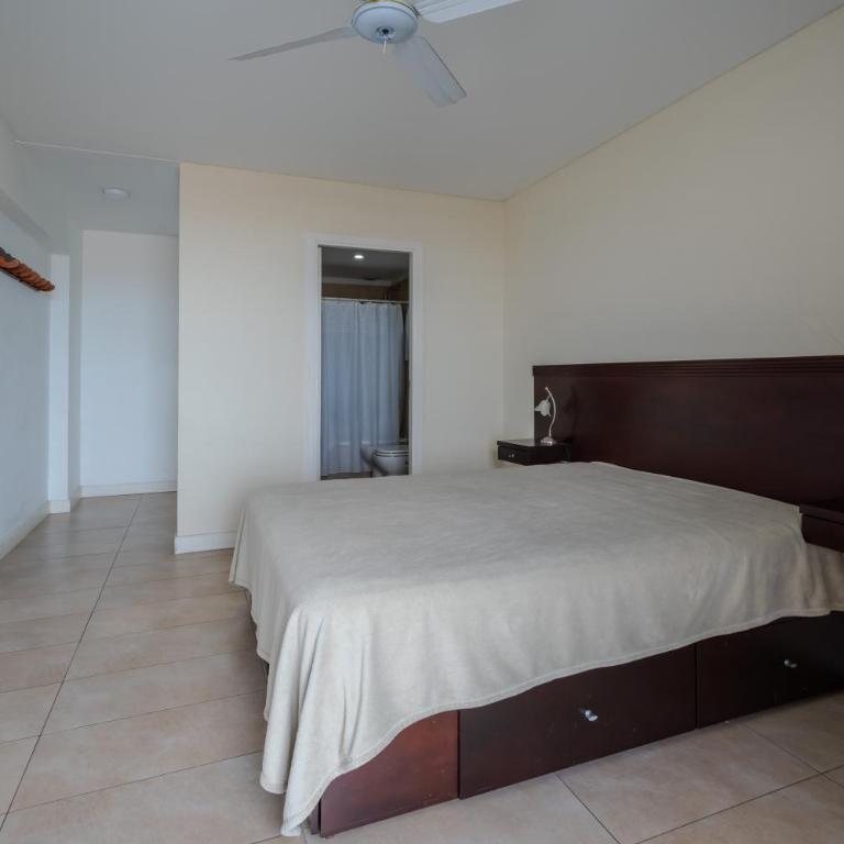 Frente al MAR hermosas vistas, con balcón y cochera - One-Bedroom Apartment - 5