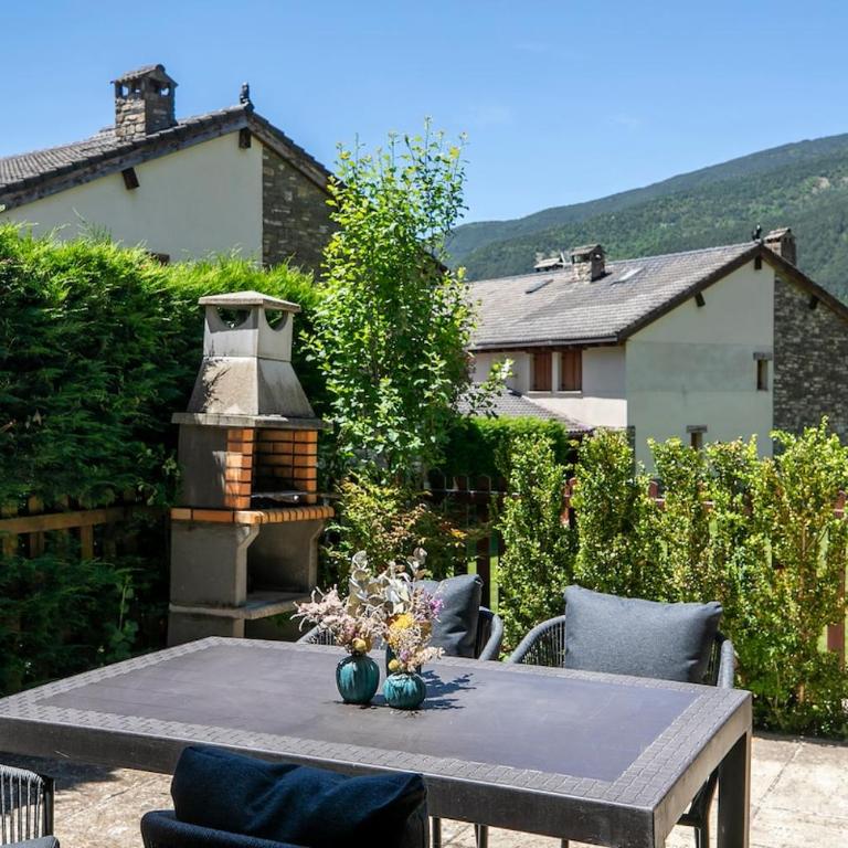 Paramita Adosado con Jardin - Four-Bedroom House - 1