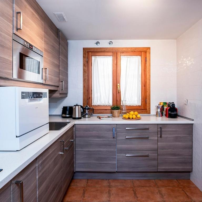 Paramita Adosado con Jardin - Four-Bedroom House - 18