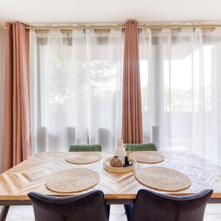 2-bedroom apartment 2 min from metro 13, close to Stade de France - Two-Bedroom Apartment - 13