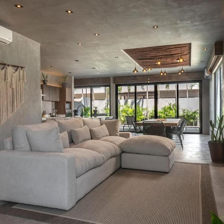 6BR Villa at Premium Location 24 h Security - Villa - 7