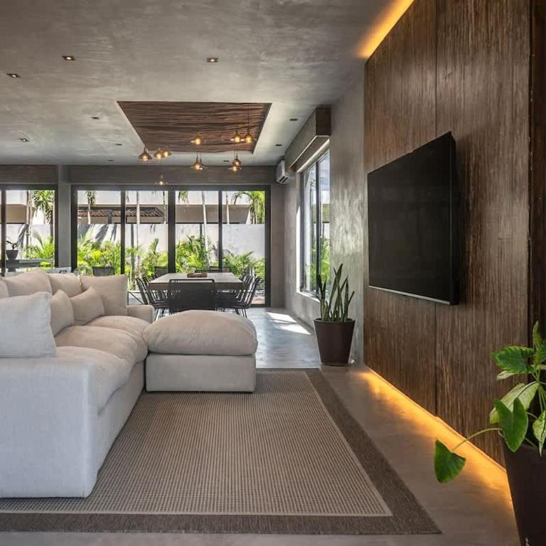 6BR Villa at Premium Location 24 h Security - Villa - 14