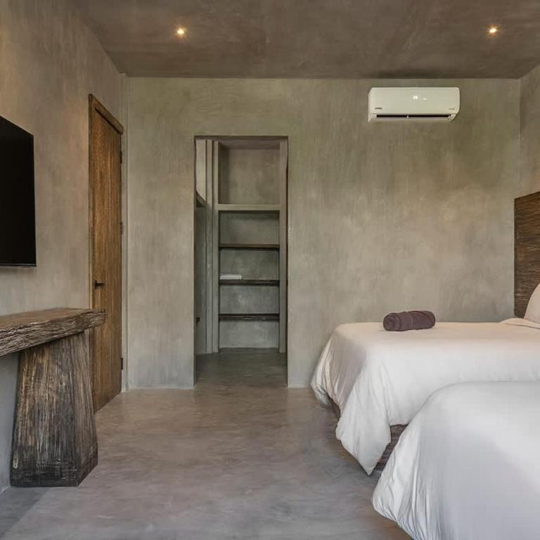6BR Villa at Premium Location 24 h Security - Villa - 27