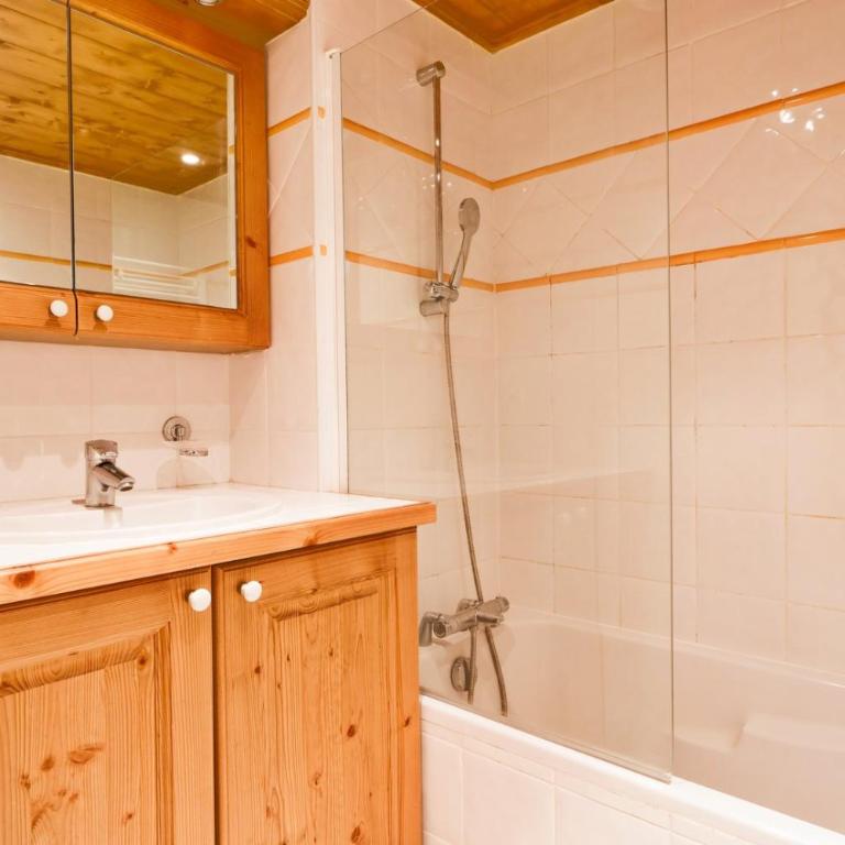 Rochu - 10 personnes Spa, Calme & Vue Montagne - Appartement 1 Chambre Supérieur avec Balcon - 19