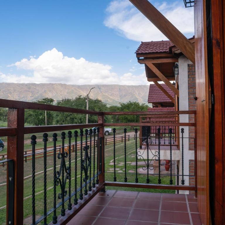 Ayres del Golf Posada-Restó - Habitación Triple con vistas a la montaña - 8