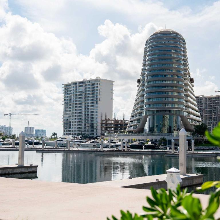 Luxe Apt 3BR Rooftop Pool Marina & Shopping - Apartment - 54