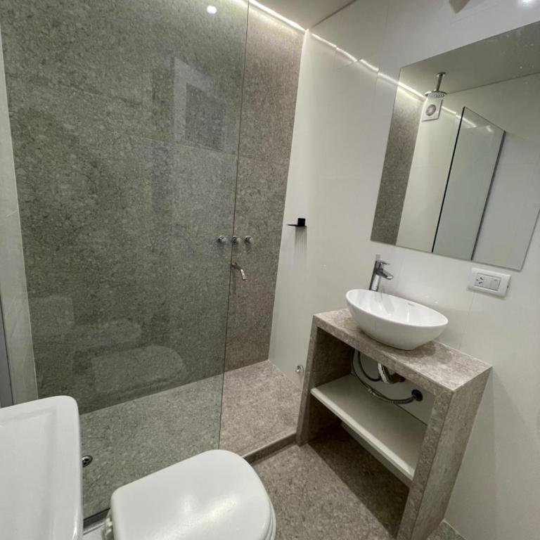 Depto reciclado a nuevo, súper tranquilo, frente a Plaza Colón - One-Bedroom Apartment - 10