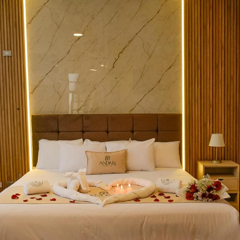 NAJU hotels - Suite con bañera de hidromasaje - 2