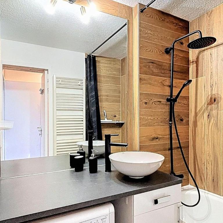 Studio rénové skis aux pieds, balcon vue montagne, wifi gratuit, 4 pers - Studio - 7