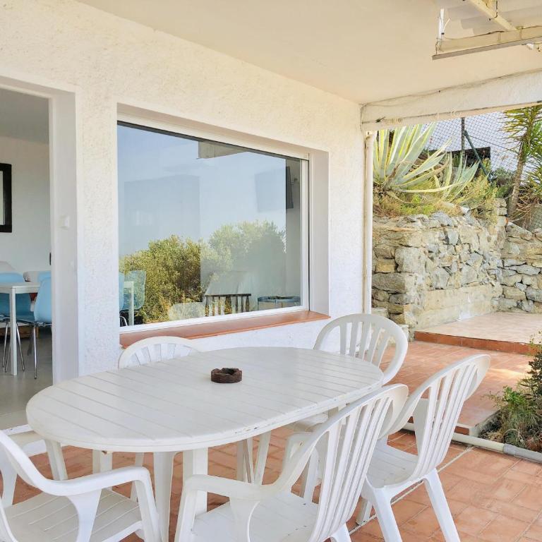 Apartamento Moderno en Roses con Aparcamiento Privado - ES-258-169 - Apartamento - 3