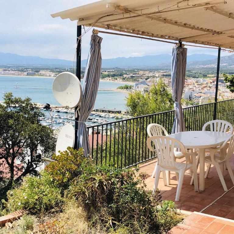 Apartamento Moderno en Roses con Aparcamiento Privado - ES-258-169 - Apartamento - 4