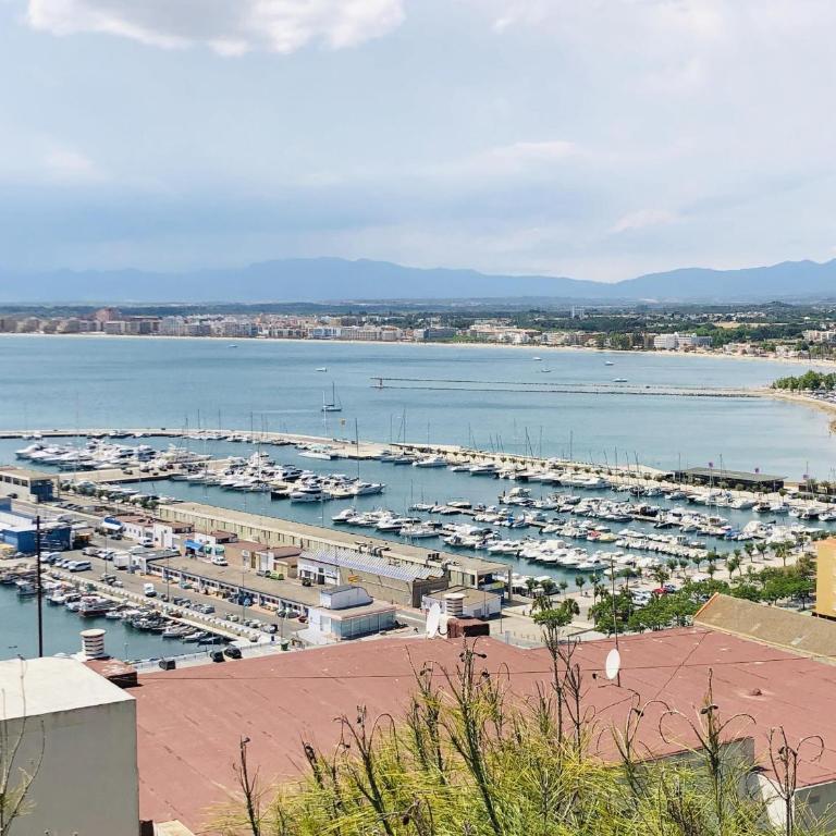 Apartamento Moderno en Roses con Aparcamiento Privado - ES-258-169 - Apartamento - 7
